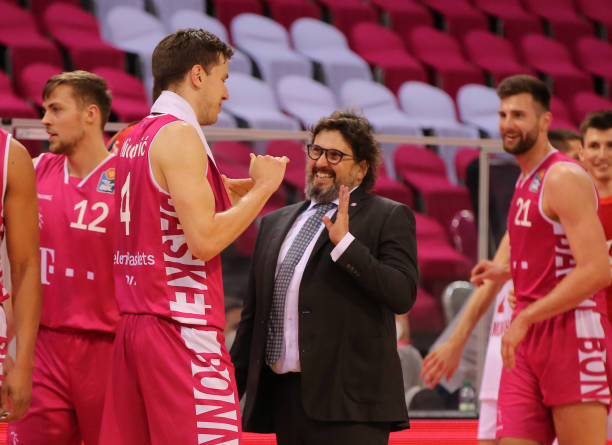 队的表现一 队的表现一